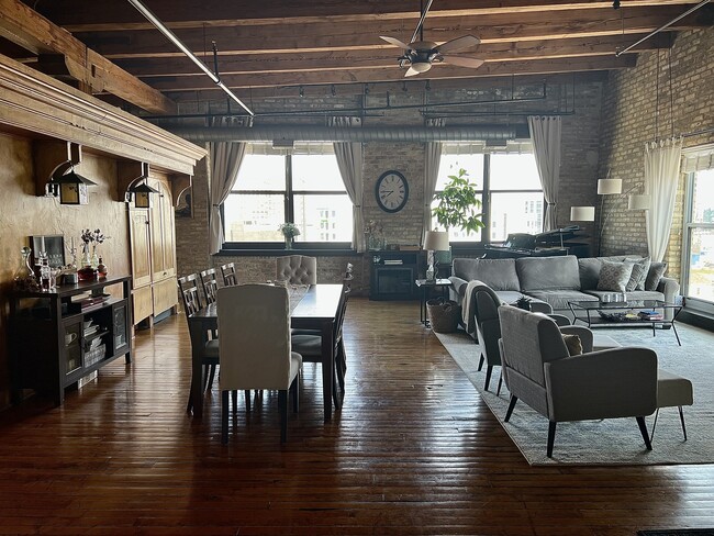 Building Photo - 1147 W Ohio St