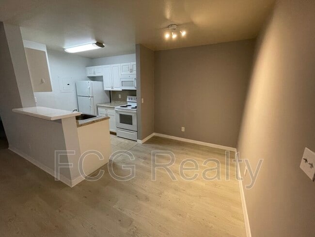Building Photo - 5998 Westgate Dr