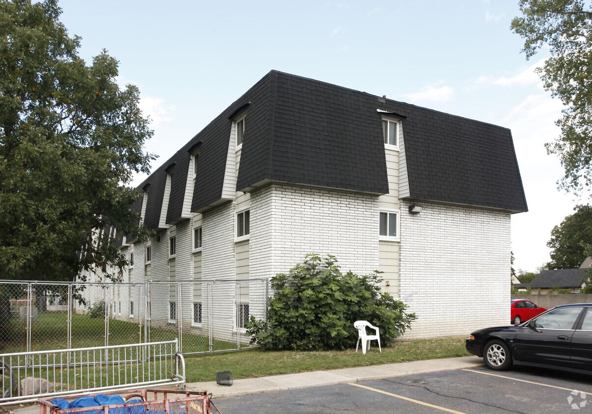 Building Photo - 30043 Beechwood Ave