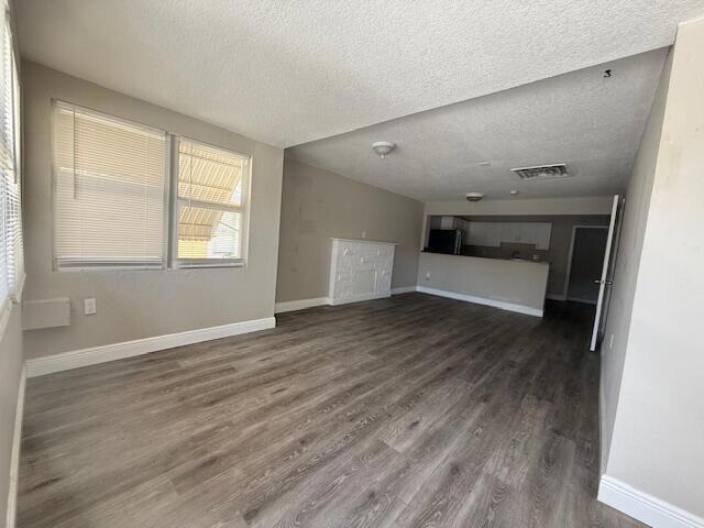 Building Photo - 400 Metcalf Ct