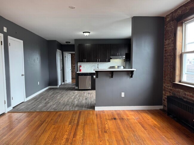 Foto del edificio - 7880-80 Carmer Ave