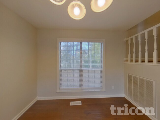 Foto del edificio - 2863 Iroquois Dr