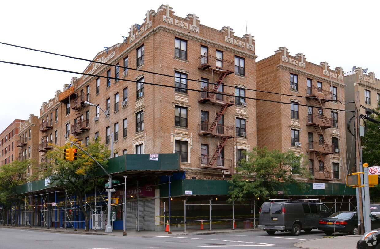Foto del edificio - 945 E 180th St