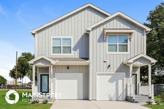 Building Photo - 1246 Lonsdale Ave