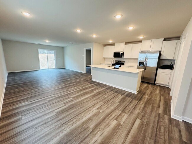 Foto del edificio - Move In Ready 5BR/2.5BA Home located near UNCC!