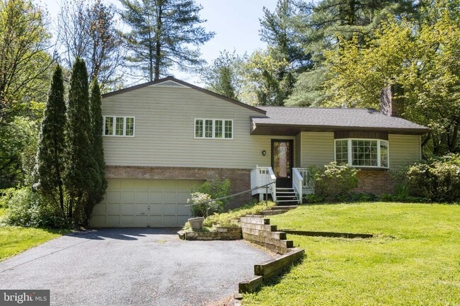 Building Photo - 1852 Circle Rd