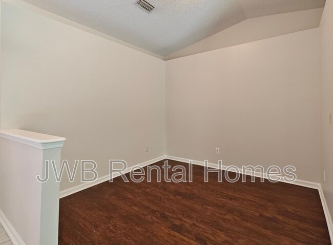 Building Photo - 1600 Twin Oak Dr W