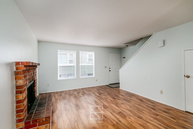 Building Photo - Irvington 2 BR - Great Location, Great Space!