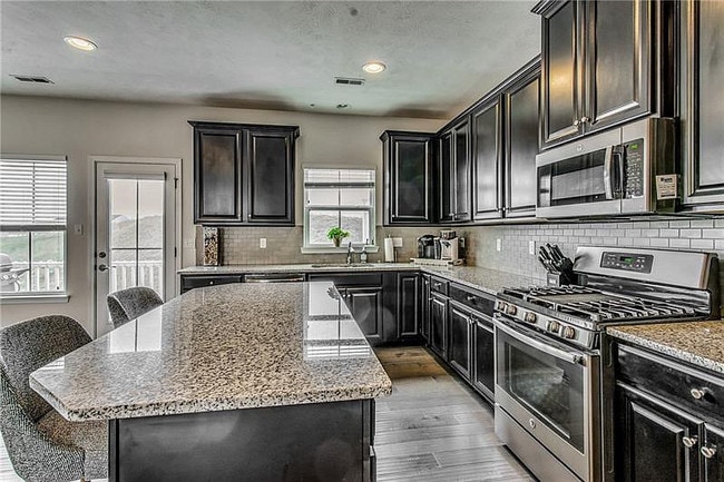 Building Photo - Overlook at Southpoint #2