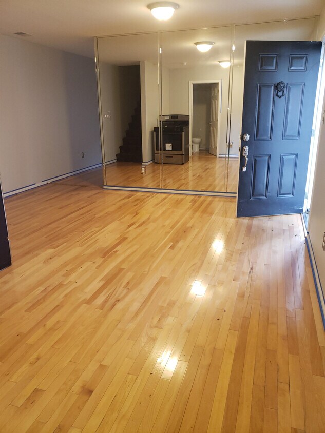 Foto principal - 617 E 8th St