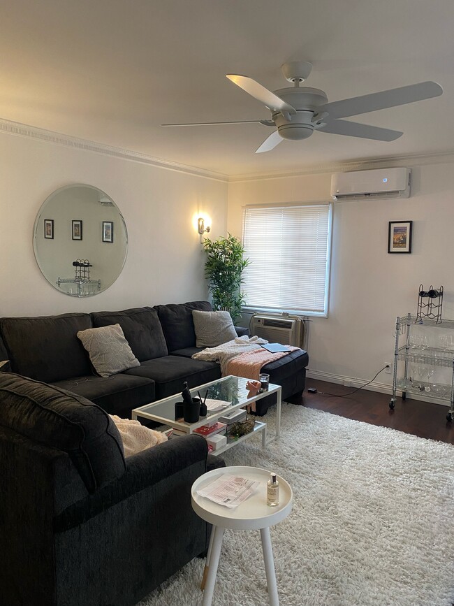 Living room - 135 S Orlando Ave