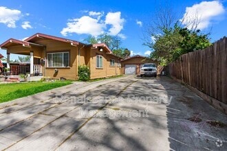 Building Photo - 1026 Windeler Ave