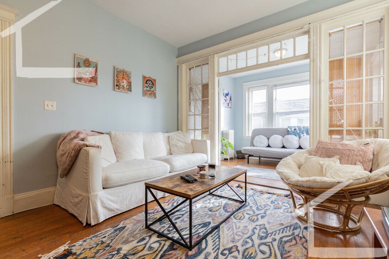 Primary Photo - Large Recently Renovated Unit, Central Hea...