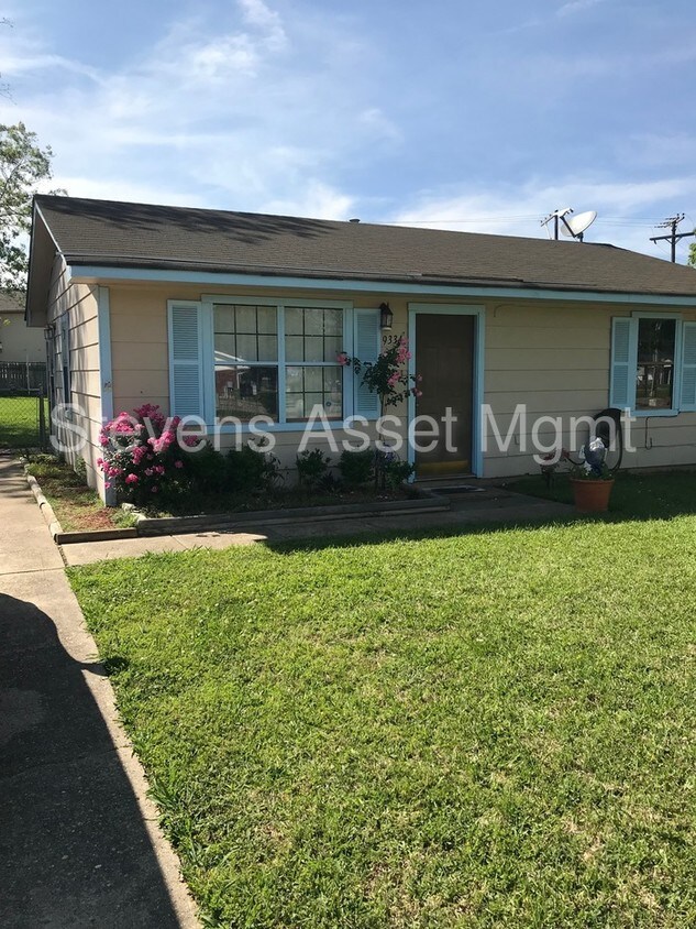 Building Photo - **MOVE IN SPECIAL $100 OFF FIRST MONTH****