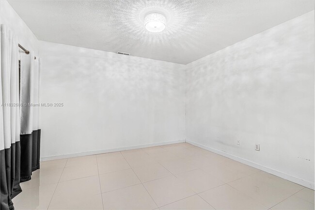 Building Photo - 14156 SW 148th Ave