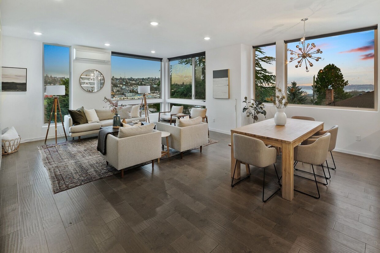 Primary Photo - Urban luxury home with Views!
