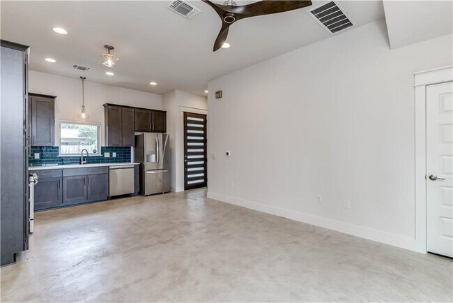 Foto del edificio - 8411 Bowling Green Dr