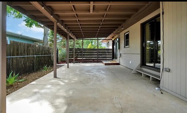 Building Photo - 1419 Custer Ave