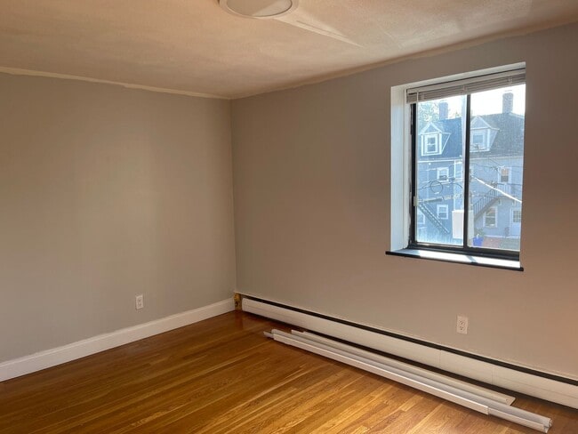 Foto del edificio - Renovated 2 bed next to BU and Train 1 Fre...
