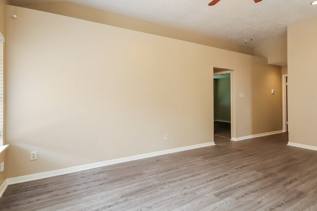 Building Photo - 7831 Poitiers Dr
