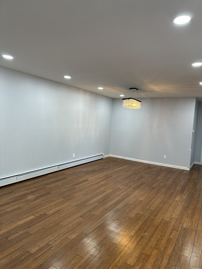 Building Photo - 527 Andria Ave