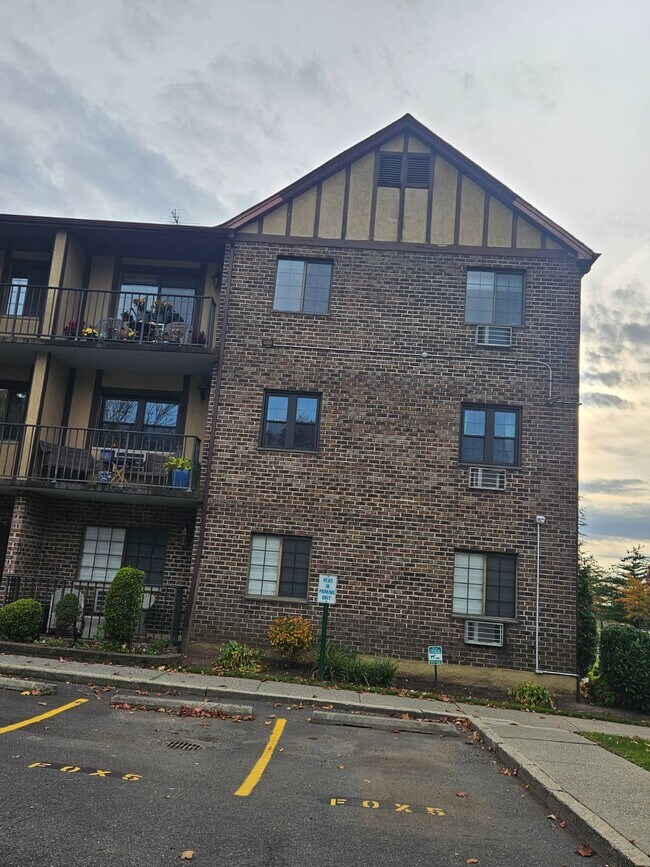 Foto del edificio - 50 Donna Ct