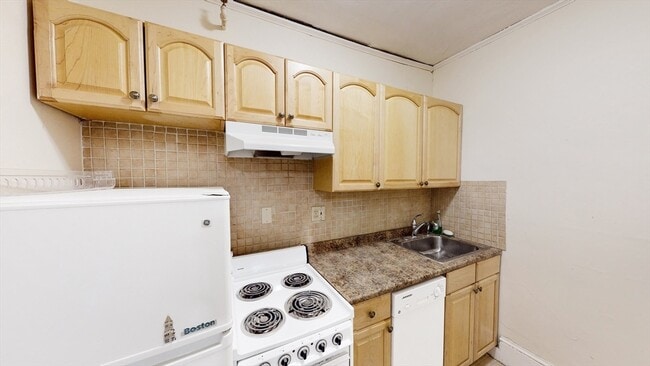 Building Photo - 205 Beacon St