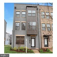Building Photo - 13032 Hattontown Square