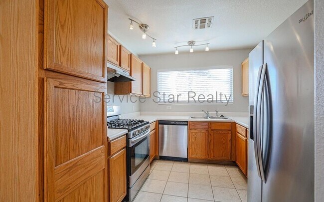 Foto del edificio - 16136 W Buchanan St