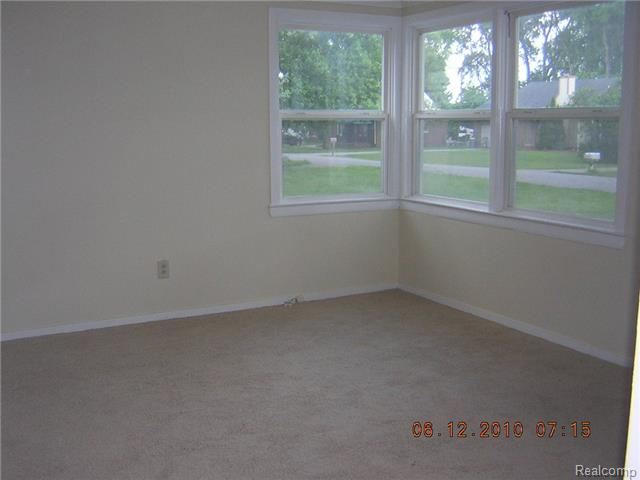 Building Photo - 20210 Westhampton Ave