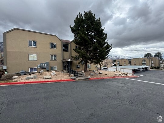 Building Photo - 5630 Meadow Ln