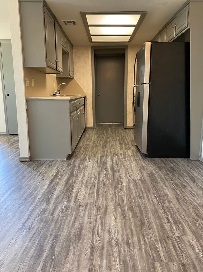 Building Photo - 4201 Colony Dr