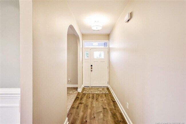 Building Photo - 136 Loch Ln