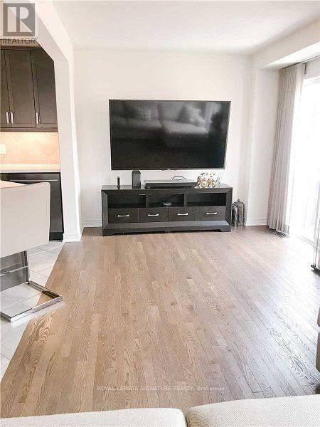 Building Photo - 124 Parkinson Crescent