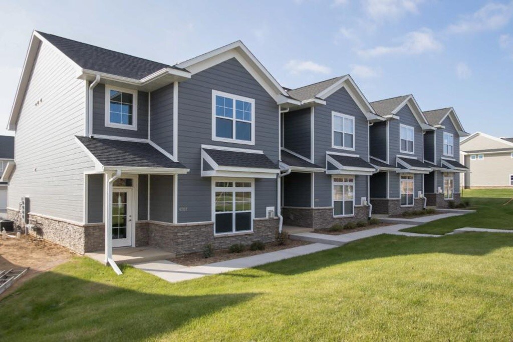 4723 Herbert Hoover Hwy SE, Iowa City, IA 52240 Townhome Rentals in Iowa City IA
