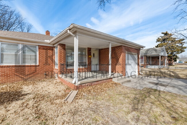 Building Photo - 363 N Woodlawn Blvd