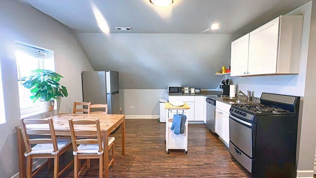 Foto del edificio - 2656 N Ashland Ave