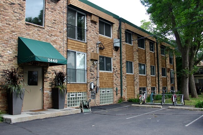 Building Photo - 2440 Harriet Ave