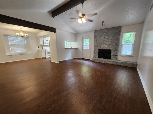 Building Photo - 2107 Lazy Ridge Dr