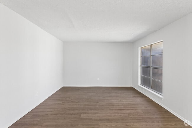 Interior Photo - Lamond Grove