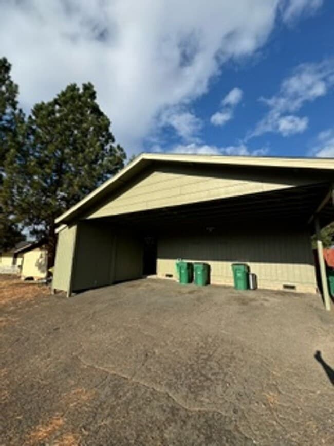 Building Photo - 1222-1222 Summers Ln