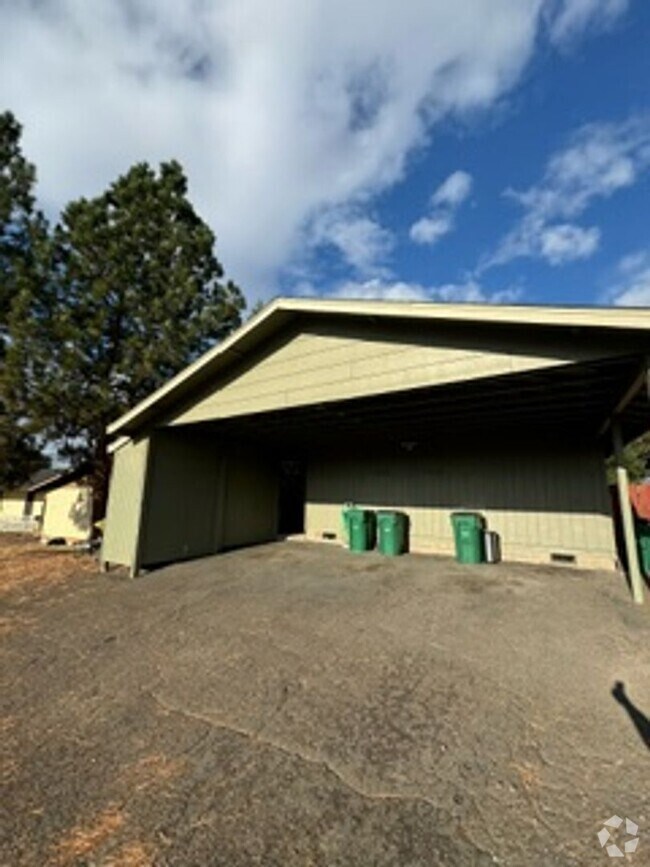 Building Photo - 1218 Summers Ln