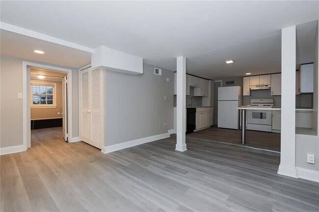 Foto del edificio - 916 Greenwood Ave NE