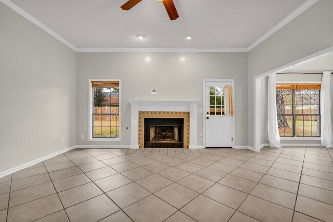 Foto del edificio - 125 N Chestnut Dr