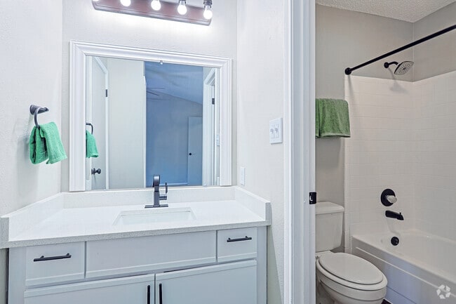 2BR, 2.5BA - 1,162SF - Bathroom - The Centre