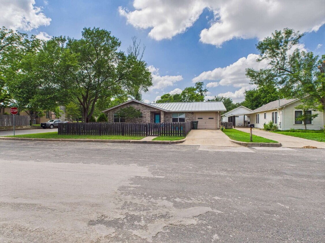 Foto principal - Adorable 2/2 minutes from Main St.