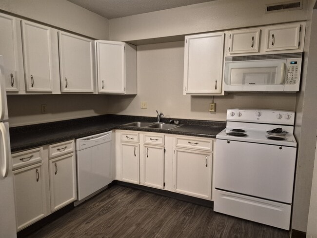 Building Photo - 2140 Edgewood Rd NW