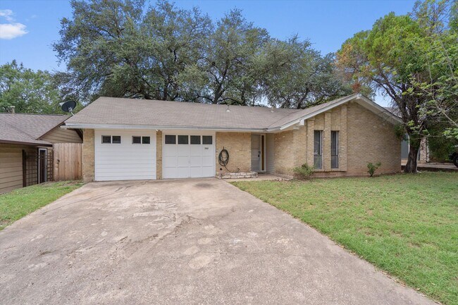 Building Photo - 703 Huntingdon Pl