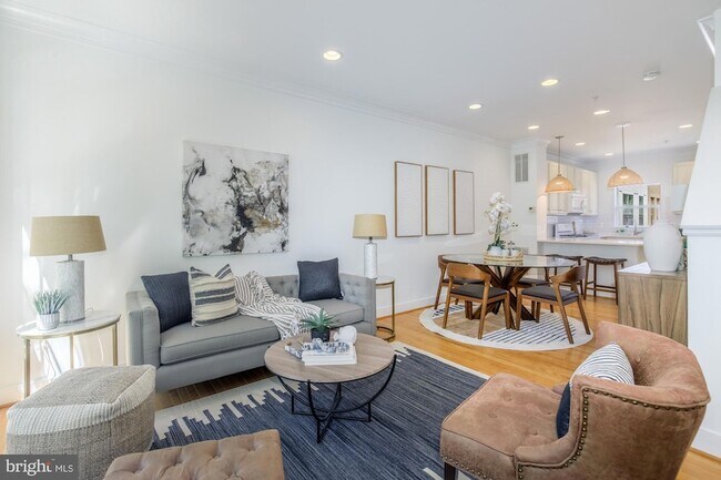 Foto del edificio - 4548 Longfellow St