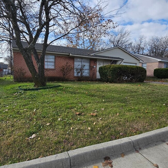 Photo - 534 Holly Ln House